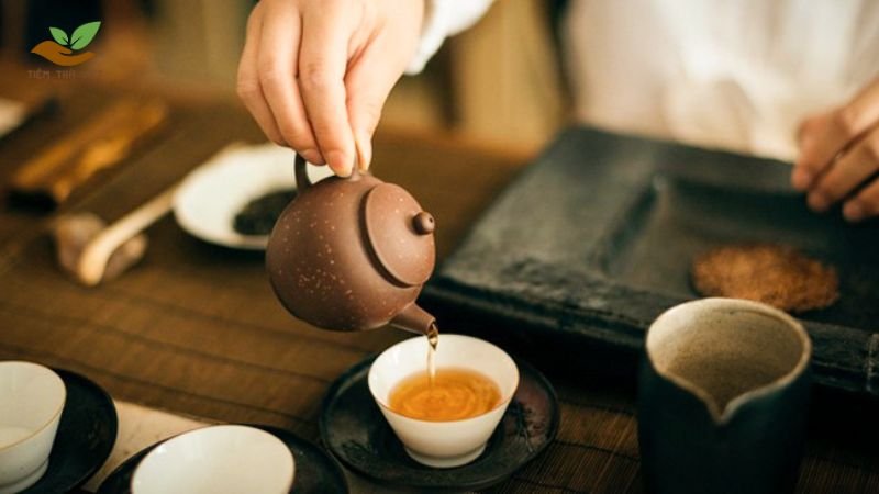 Nên uống 2-3 tách trà mỗi ngày