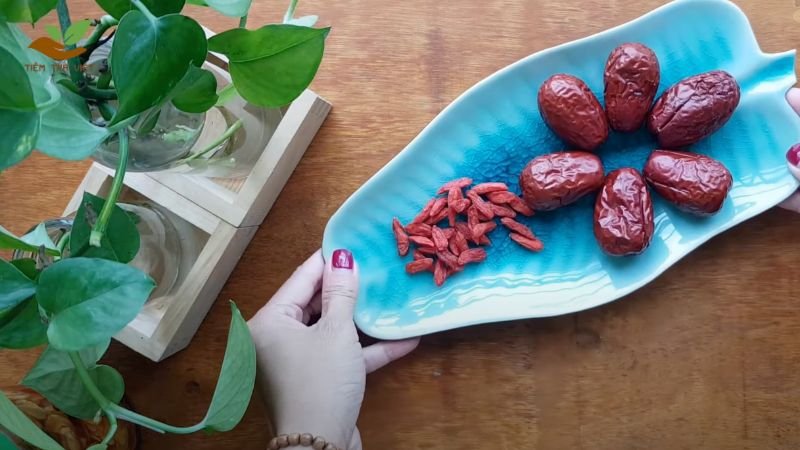 Táo đỏ và kỷ tử giúp ngủ ngon hơn