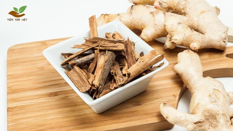 Một số thành phần của trà dưỡng nhan có thể gây nóng trong