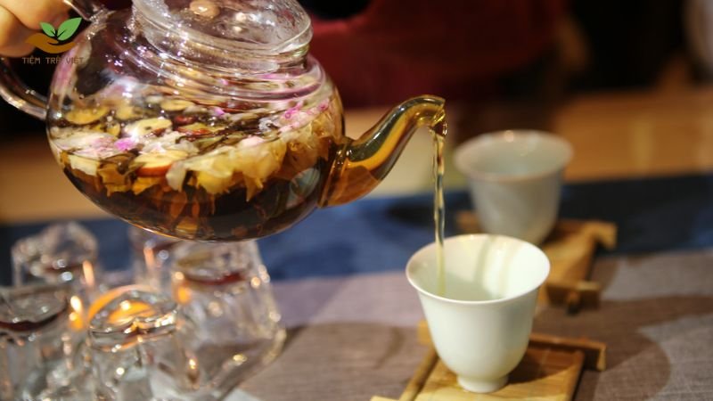 Uống trà dưỡng nhan có gây nóng trong không?